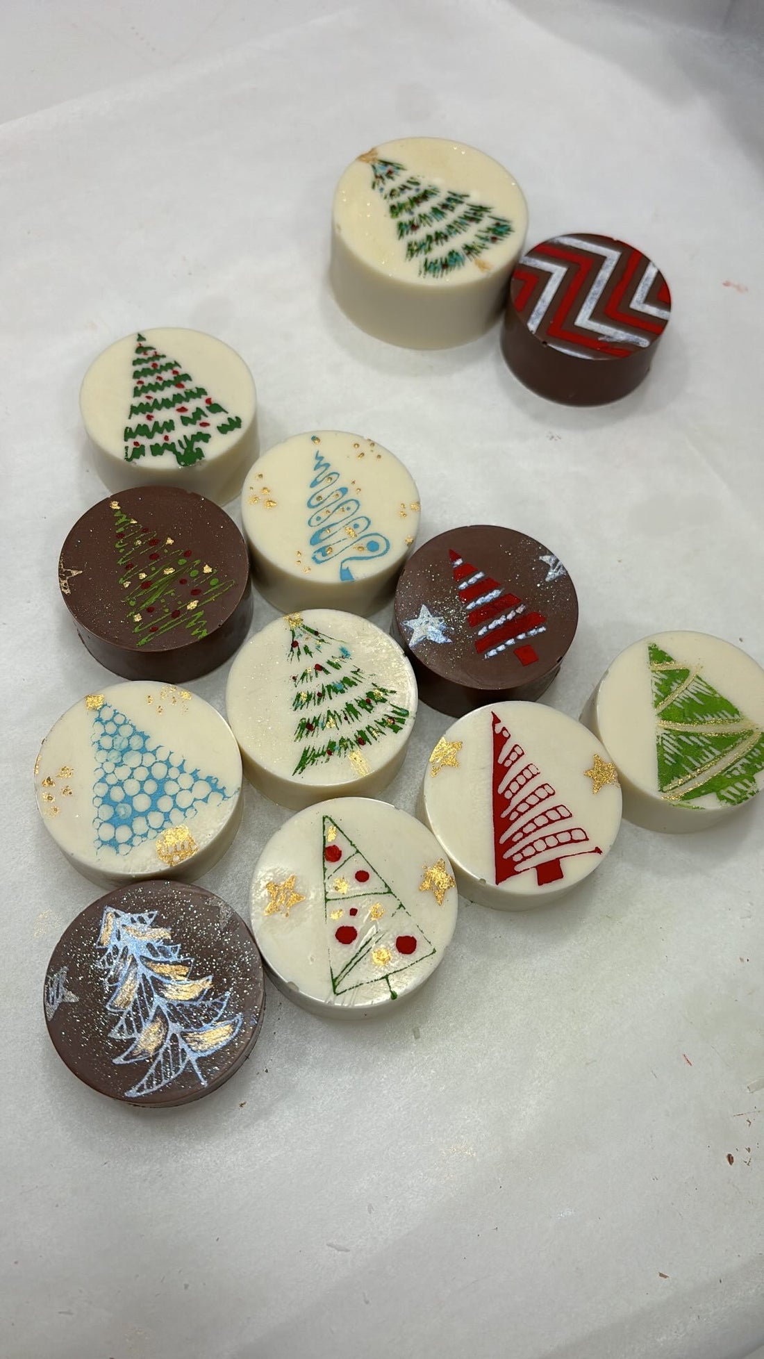 Christmas Tree Stencils with Mini Cake Pucks