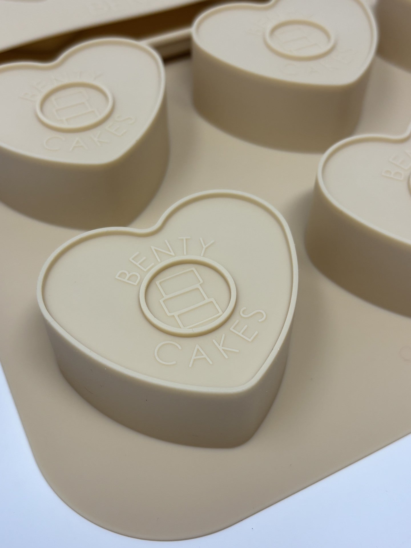 Benty Cakes Heart Cake Puck Mold Set