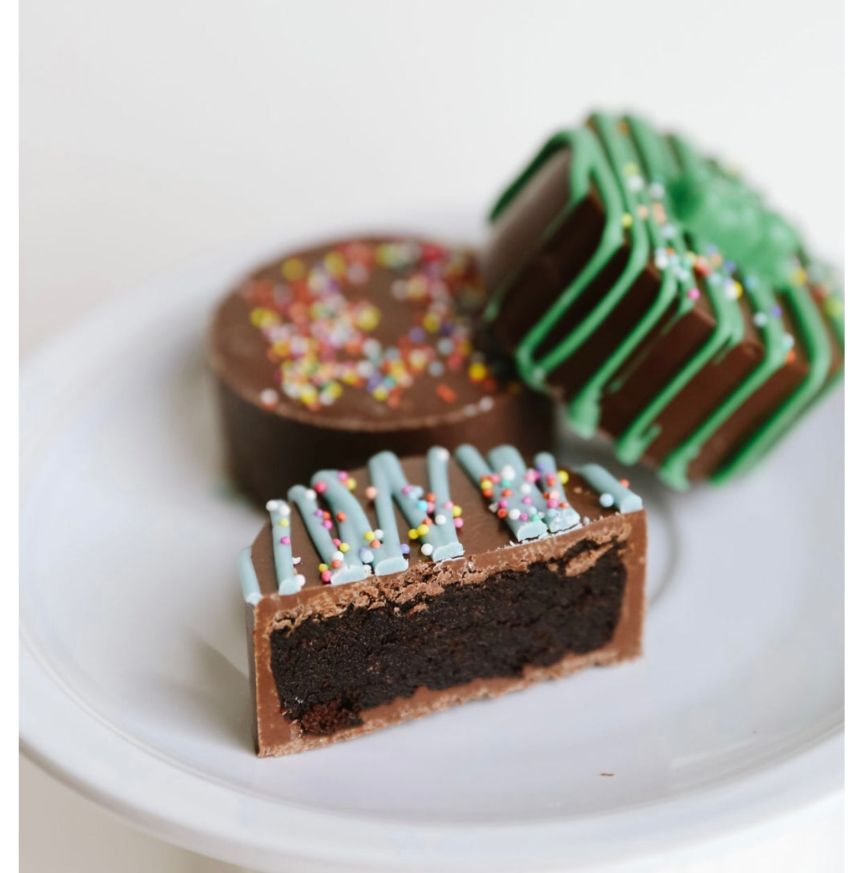 🧡 Fruity Pebbles Cake Pucks ❤️ Benty Cakes sent me this fun cake puck