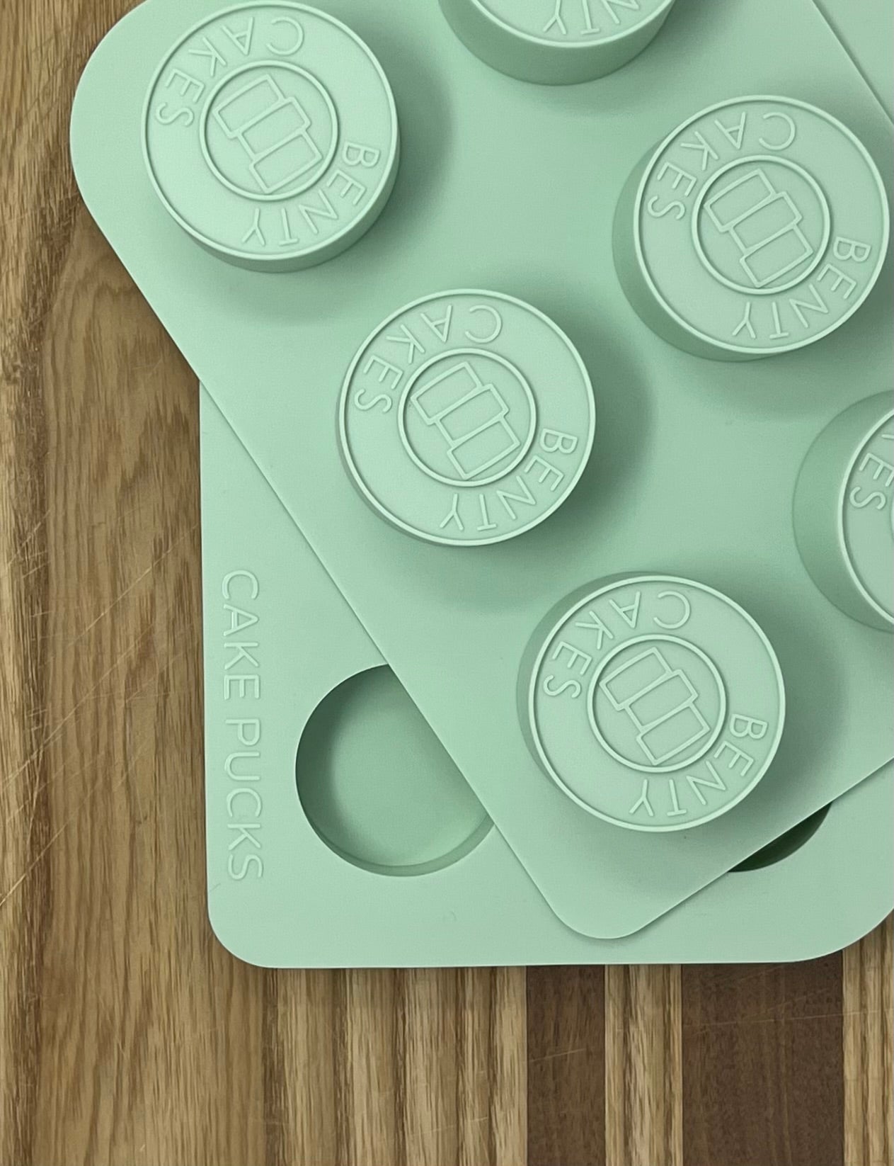 The Benty cakes mold set will make you look like a pro without the hea