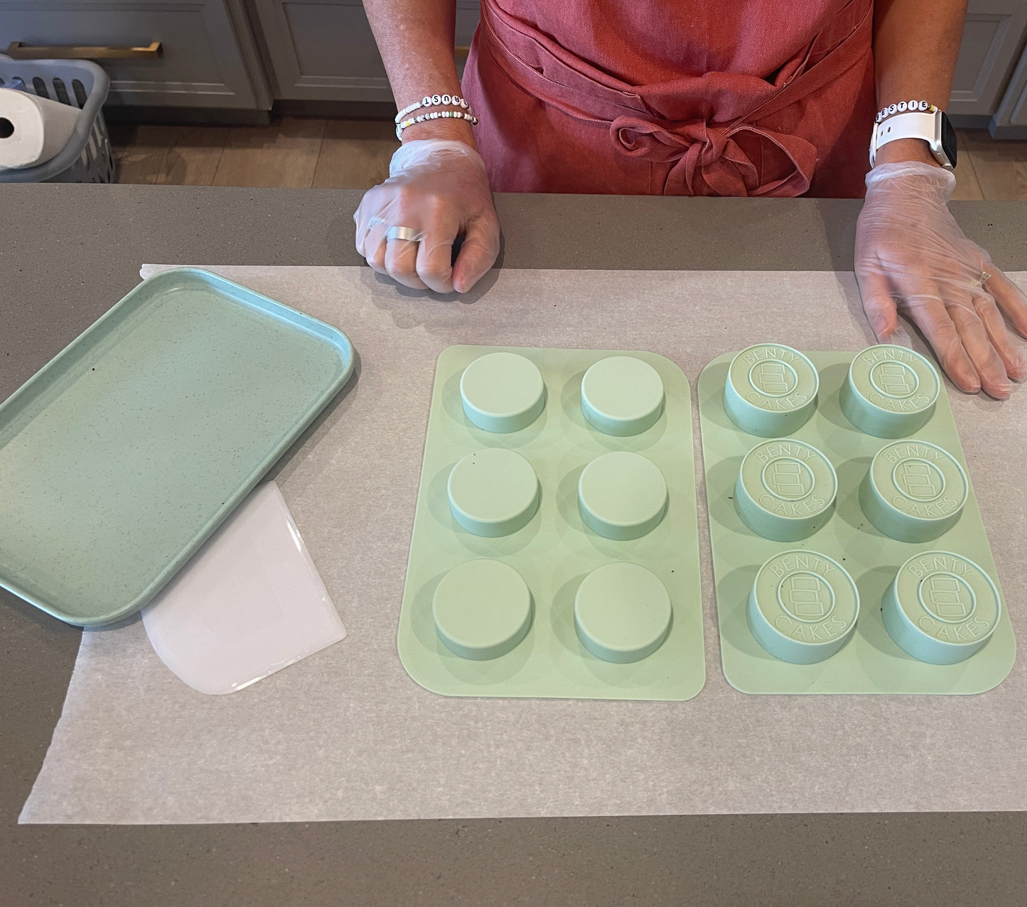 The Benty cakes mold set will make you look like a pro without the hea